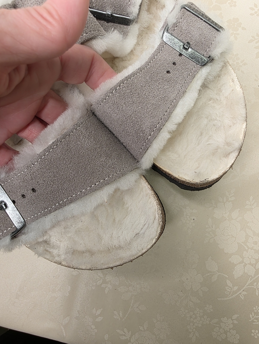 Birkenstock Arizona Shearling Suede Sandals Stone Coin Gray 39 L8 M6 - Picture 7 of 7